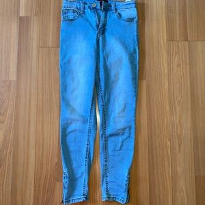 Pretty little thing petite zipper ankle jeans